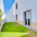 Al - Villa Uptown