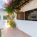 Villa Rosado - Moradia Para 6 Com Ac, Jardim A 5 Min Do Centro De Albufeira