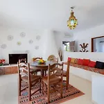 Villa Rosado - Moradia Para 6 Com Ac, Jardim A 5 Min Do Centro De Albufeira