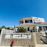 Charming 5 Bed Private Villa - Quarteira