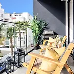 Stylish Modern Beachside Apartment With Pool & Seaview