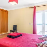 Moradia Com Piscina E Vista Mar