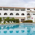 3 Minutes To The Beach, 2 Bedroom Amazing Apt With Balcony, Bbq Grill And Pool
