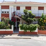 Porta Nova Guesthouse By R-Tex