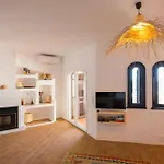 Cozy Beach Apartment W/ Sea View, Free Parking & Ac