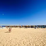 Vilamoura Luxury Retreat With Pool, Garden And Near Beach