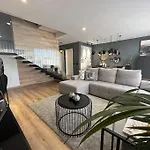 Moradia De Luxo Com Piscina Privada