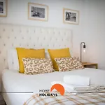 #001 Verissimo Flat By Home Holidays