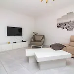 Irene Golf House - Privat Heated Pool & Games Room & Golf