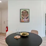 Modern Retreat 2 In Faro By Lovelystay