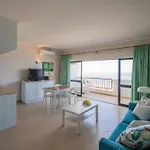 Beachfront 1 Bdr Apartment With Pool By Lovelystay