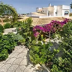 Villa Cabrita, Superb Location, Large Villa, Walk To Restaurants, Supermarkets Beach