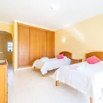 Villa Mina - Large House Sleeps 9, Walk To Beach, Golf And Shops