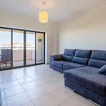 Modern & Bright 2 Bdr Apartment By Lovelystay