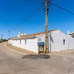 Sagres, Aloha Beach House, 500 Meters From Tonel Beach