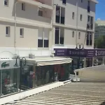 Marina Plaza 2