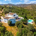 Villa Eiras Altas Grande By Portucasa