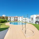 Bnb Homes Luxurious Apartment With 2 Bedrooms, Swimming Pool & Patio