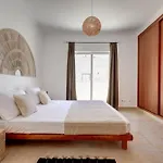 City Center, Private Parking, Ac, 6Ppl.