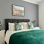 Princess Retreat Beautiful Modern Aprt 2 Min Walk From Quarteira Beach