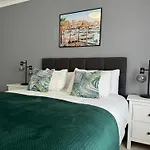 Princess Retreat Beautiful Modern Aprt 2 Min Walk From Quarteira Beach