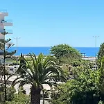 Beachfront Seaview Litoralmar Apt, Fast Wifi, Airco, Pool, Private Parking