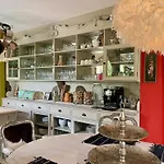 Casa Stardust & Cottages