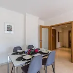 Marina Apartment Close To Beach & City