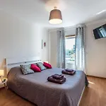 Marina Apartment Close To Beach & City
