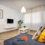 #002 Donalds Flat By Home Holidays