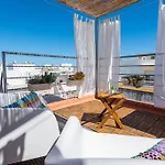 Komfortables Haus Mit Sonnenterrassen & Meerblick