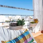 Komfortables Haus Mit Sonnenterrassen & Meerblick