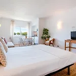 Stylish Studio With Pool By Lovelystay