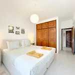 Apartment With View Of The Historic Wall #1952