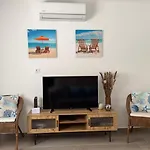 Cristal House 250 Meters From Monte Gordo Beach