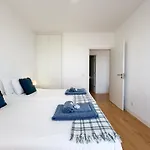 Bright Apartment Next To Main Avenue And Marina #1870