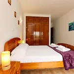 P - Meia-Praia Seaview Guesthouse