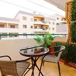 P - Meia-Praia Seaview Guesthouse