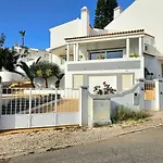 Jos Villa Near Marinaebeach