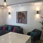 Sunny Acacia Apartment