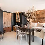 Colegio Charm House