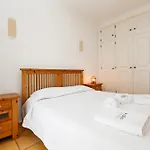 B82 - Lacobrigense Flat In Lagos