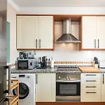 Beautiful Townhouse In Downtown Ferragudo