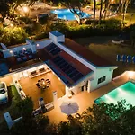 A Green Energy Bento Box Villa Hot Pool & Sauna