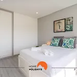 #227 Sunflower Flat By Home Holidays
