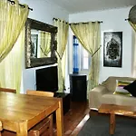 The Corner House - Townhouse, Monchique Centre