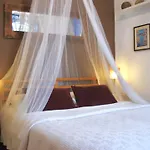 The Corner House - Townhouse, Monchique Centre