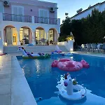 Villa Camilla 6 Bed/Bath Villa Close To The Marina