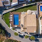 Villa Maya Luxurious House With Pool By Lovelystay