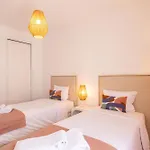 Luxuosa Villa Com Piscina, Garagem E Vista Mar